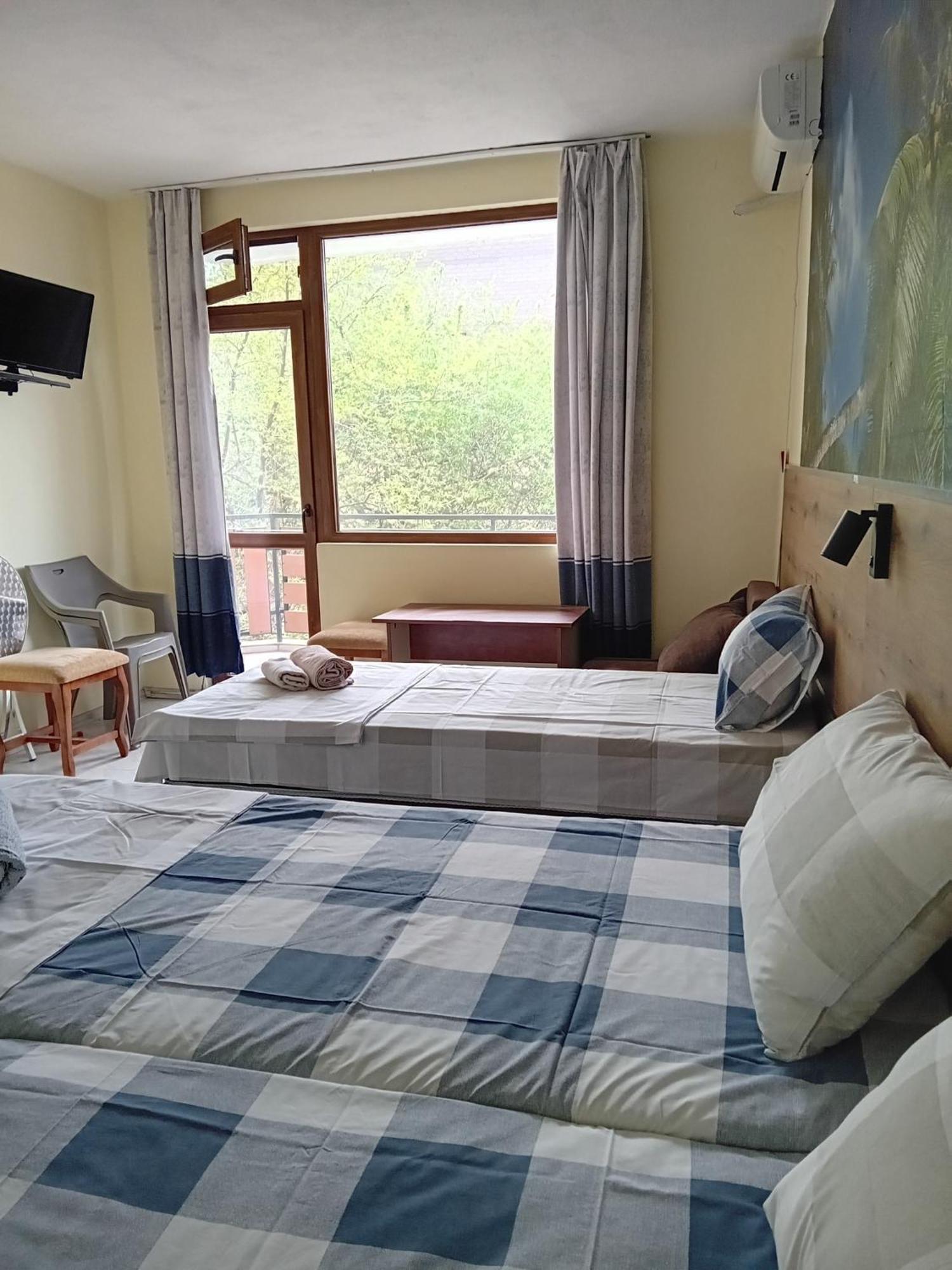 Guesthouse Oasis Kiten  Exterior photo